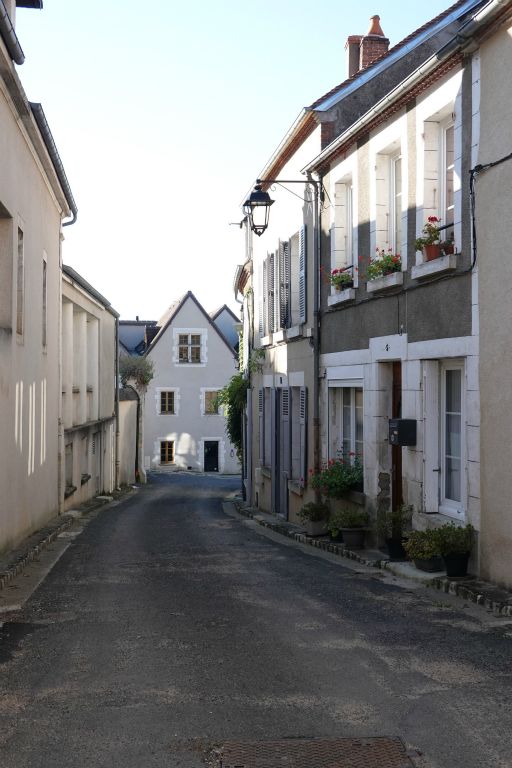 Rue banale de Sancerre, assez désertée